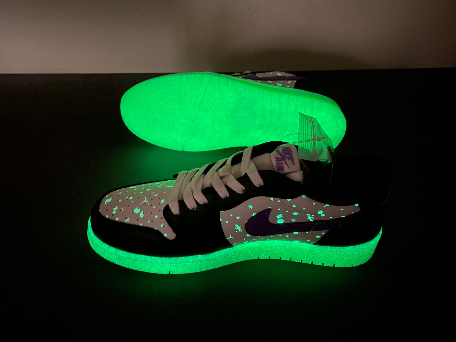 Air Jordan 1 Low GS "Black Raspberry" HF0410-001