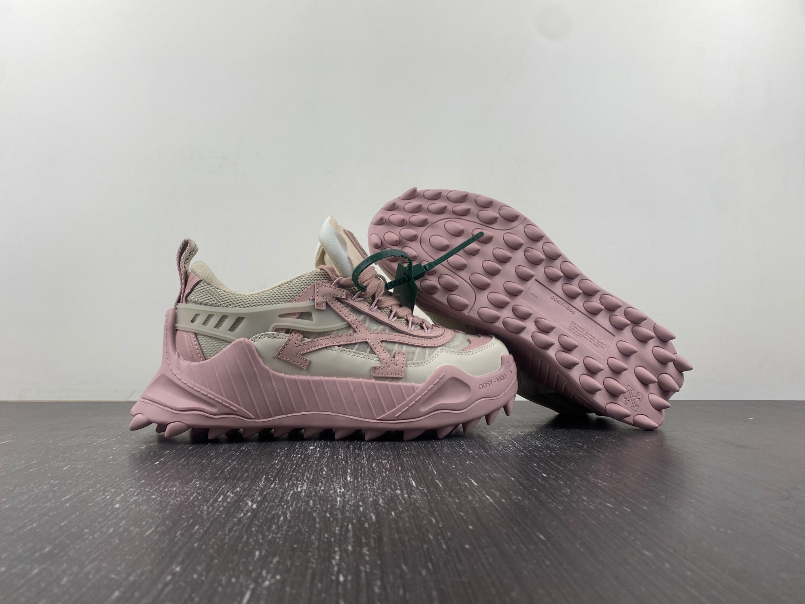 of c/o odsy-1000 sneaker