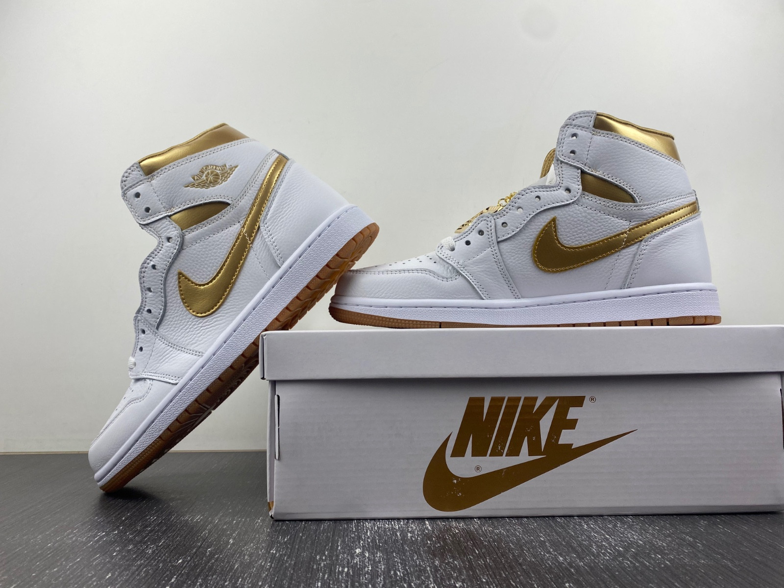 air jordan 1 high og wmns metallic gold fd2596-107