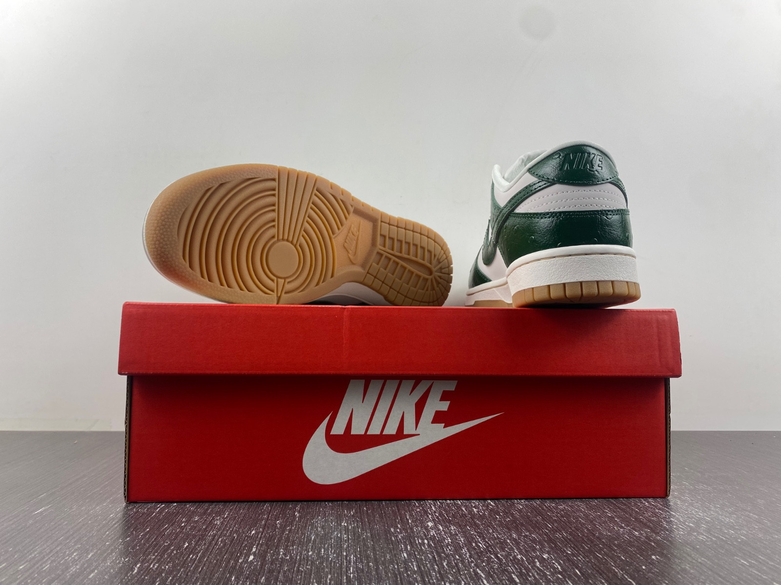 nike dunk low lx wmns gorge green fj2260-002
