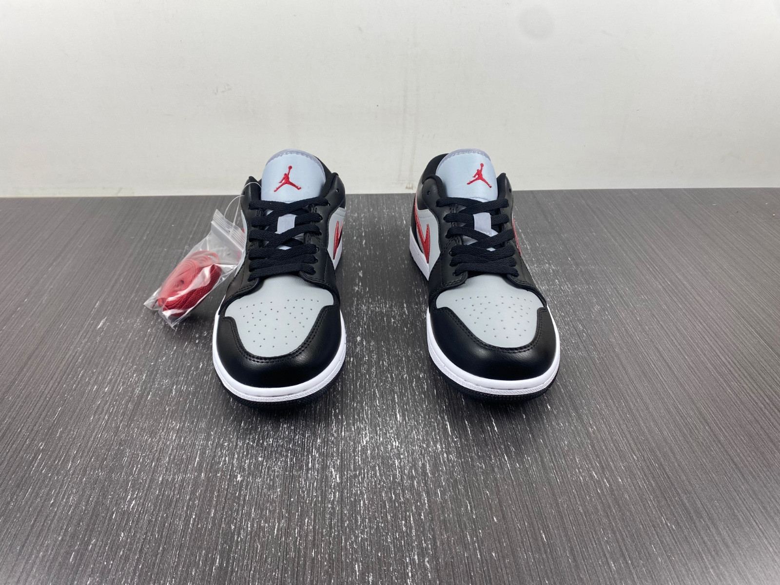 air jordan 1 low "black/grey/red" dc0774-062