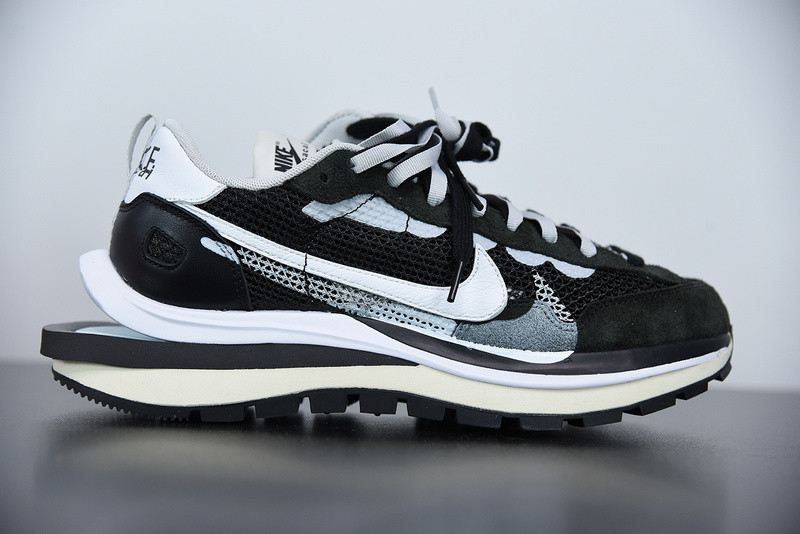 nike ldwaffle x sacai black white cv1363-001