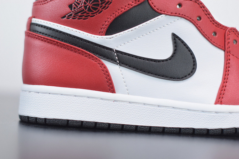 air jordan 1 mid “chicago black toe” 554724-069