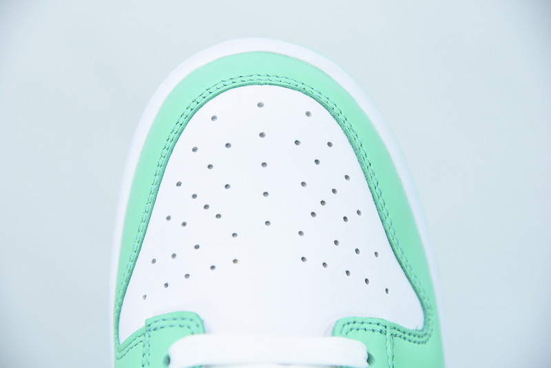 nike sb dunk low green glow dd1503-105