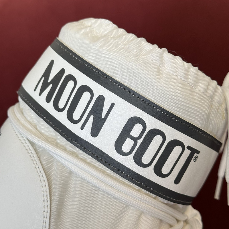 mOON bOOT