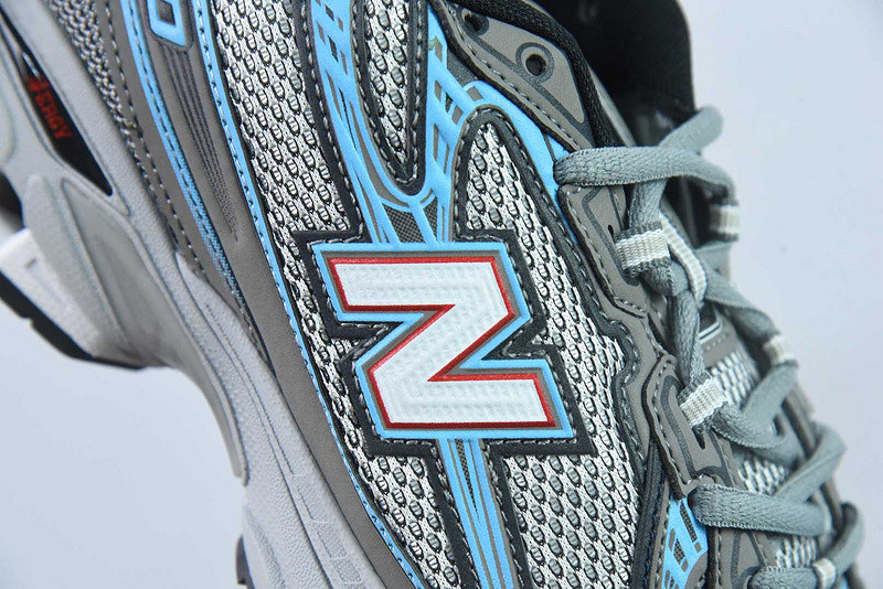 NEW BALANCE SNEAKER