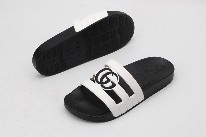 g*u*i sandals
