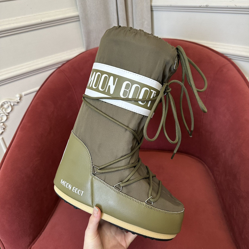 mOON bOOT