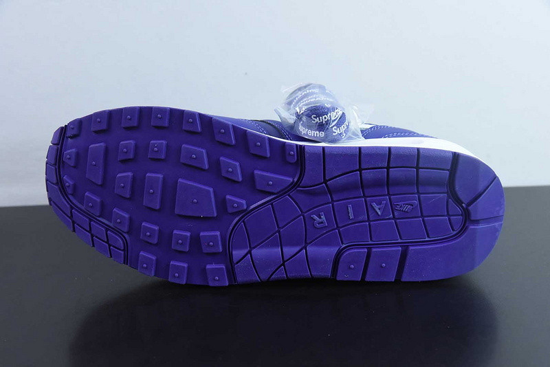 Nike x Supreme Air Max 1 