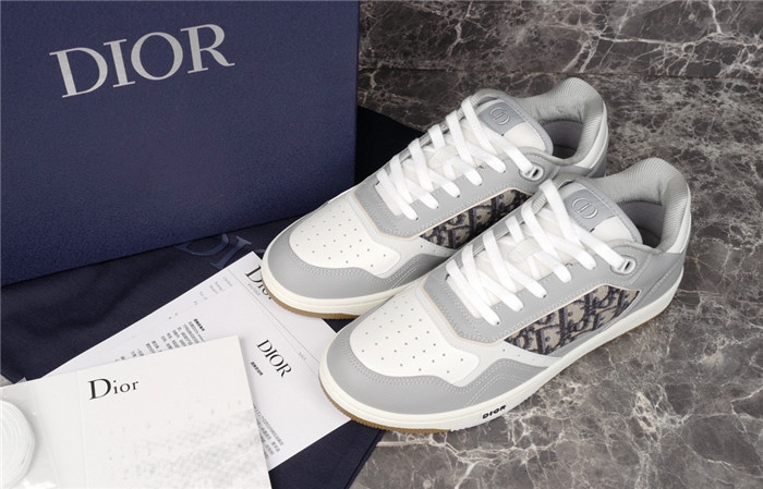 dio* sneaker