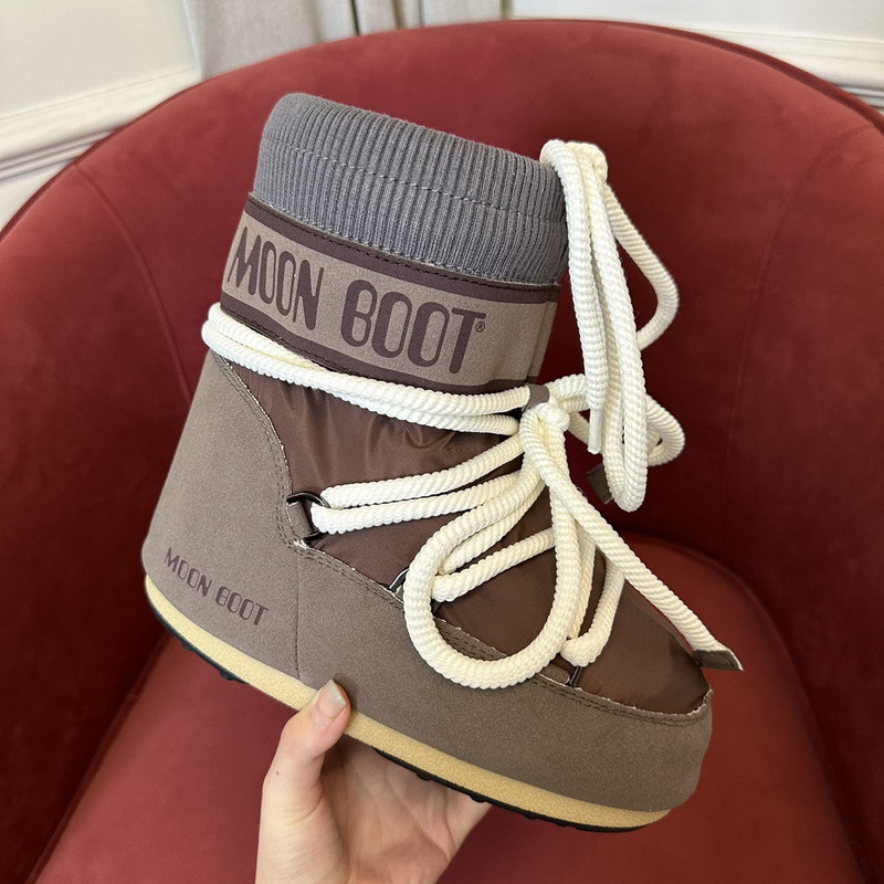 mOON bOOT