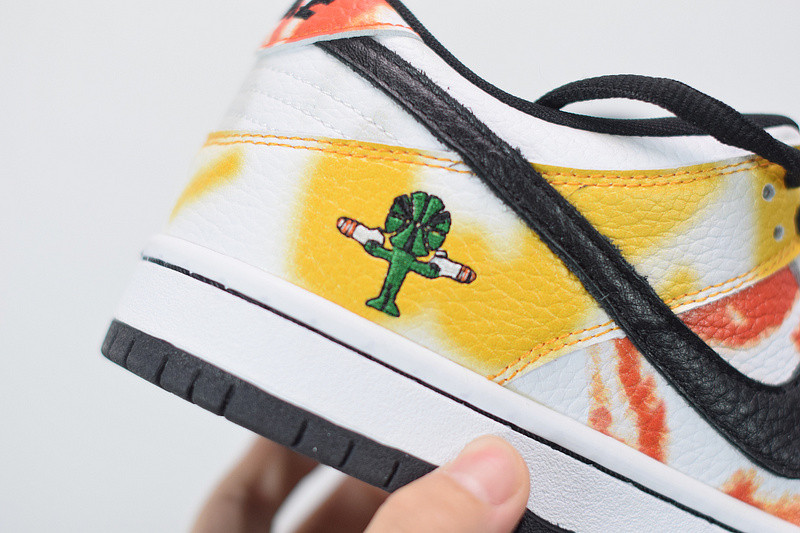 nike sb dunk low “raygun tie-dye” bq6832-101