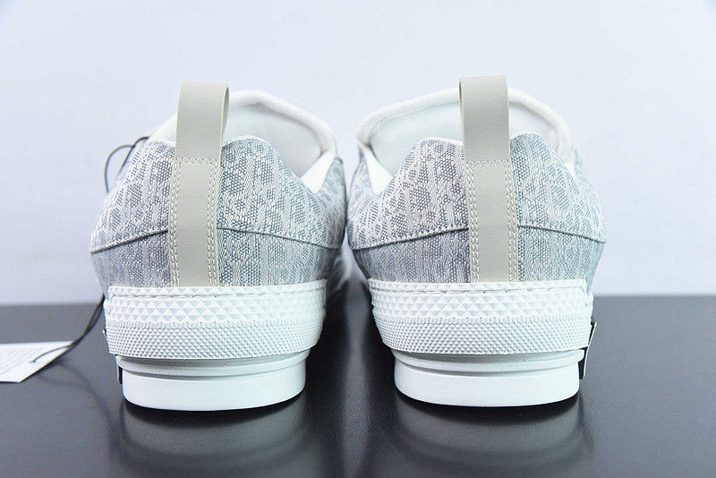 DIO* X CONVERSE SNEAKER