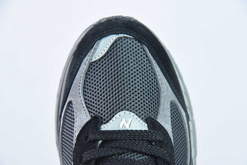 NEW BALANCE SNEAKER