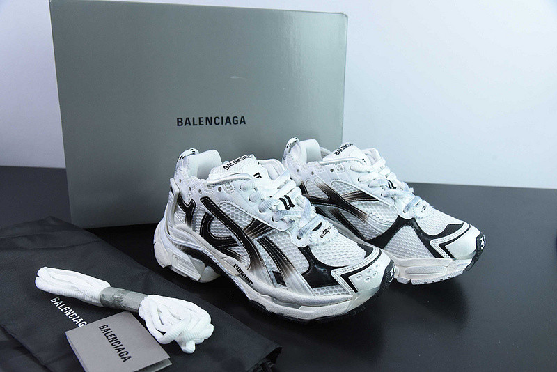 Ba*len*cia*ga runner sneaker