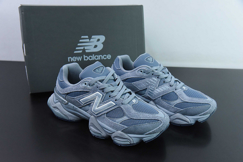 NEW BALANCE SNEAKER