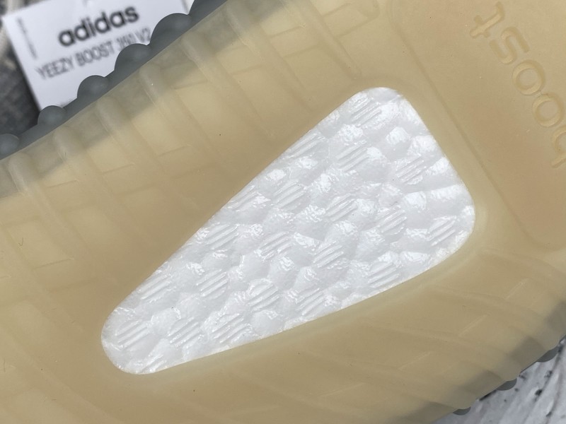 ad*s Y**zy boost 350 v2 israfil