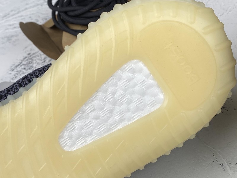 ad*s Y**zy boost 350 v2 asriel
