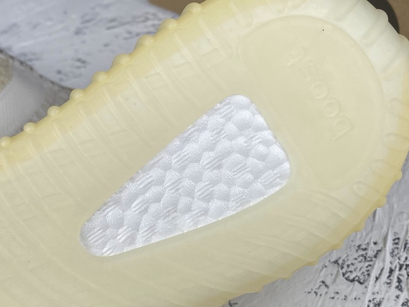 ad*s Y**zy boost 350 v2 natural