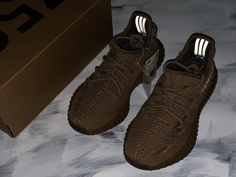 ad*s Y**zy boost 350 v2 earth