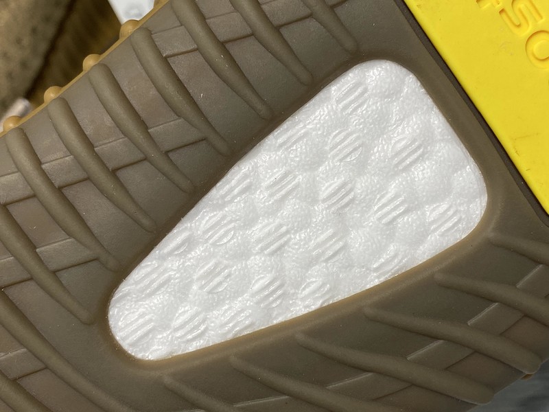 ad*s Y**zy boost 350 v2 earth