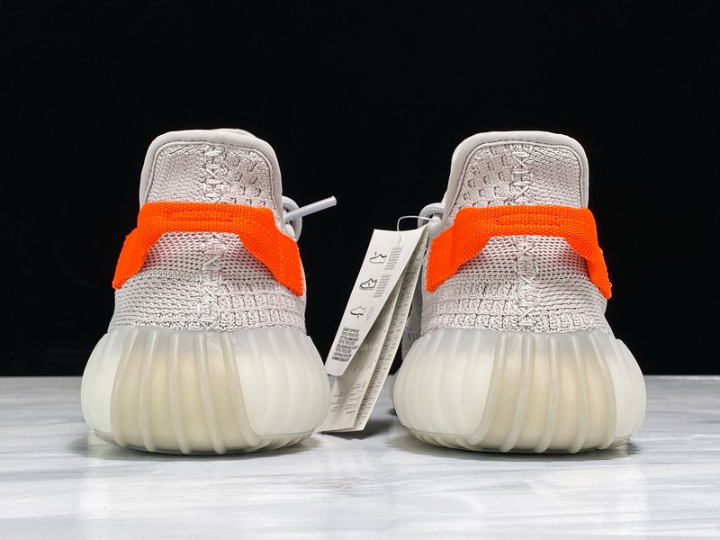 ad*s Y**zy boost 350 v2 tail light