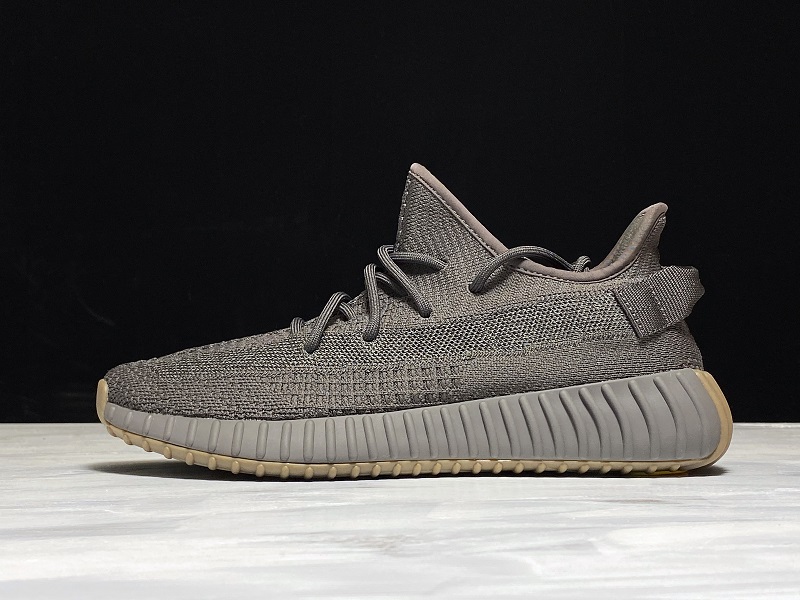 ad*s Y**zy boost 350 v2 cinder reflective