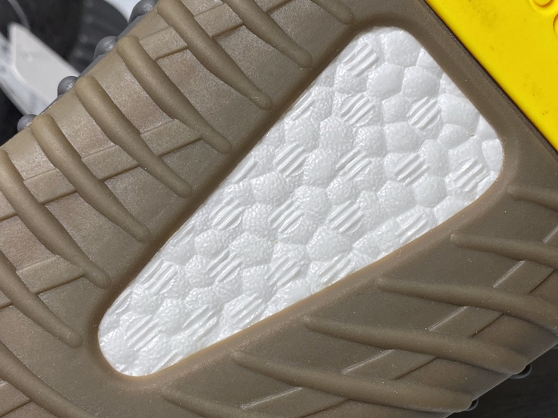 ad*s Y**zy boost 350 v2 cinder reflective