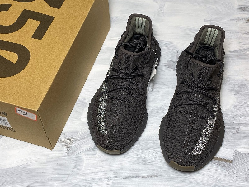 ad*s Y**zy boost 350 v2 cinder reflective