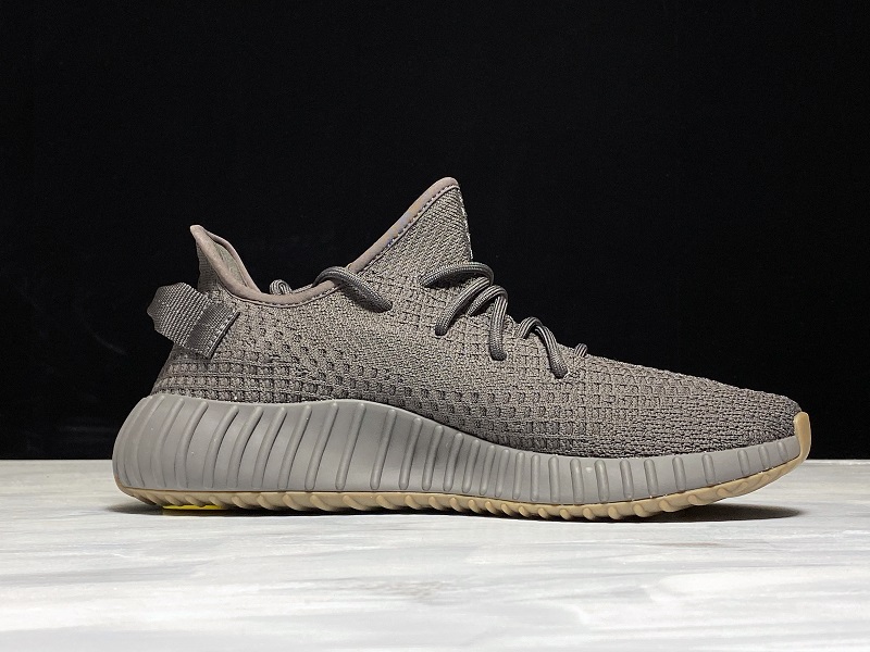 ad*s Y**zy boost 350 v2 cinder reflective