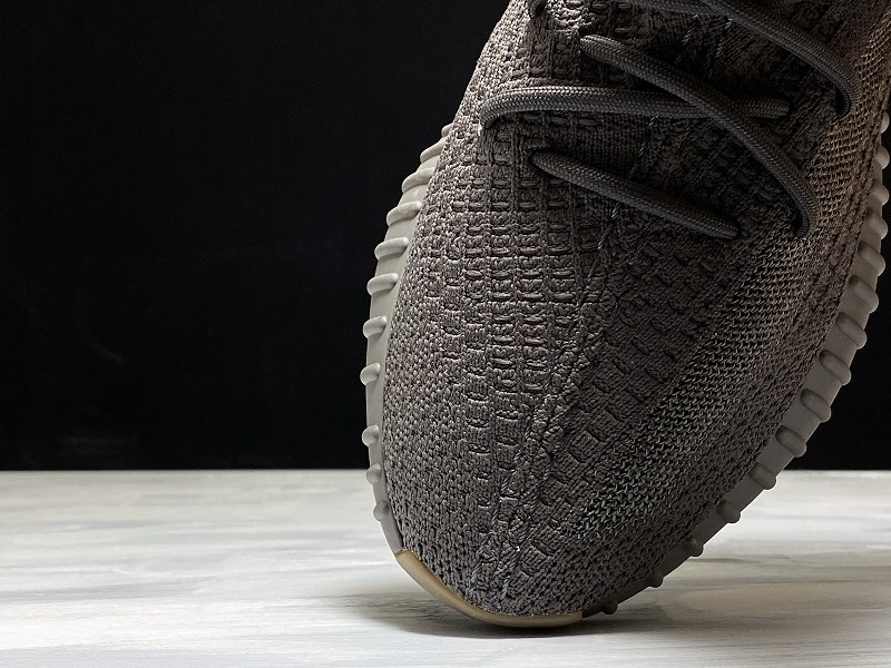 ad*s Y**zy boost 350 v2 cinder reflective