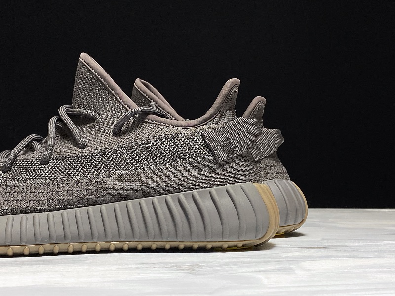 ad*s Y**zy boost 350 v2 cinder reflective