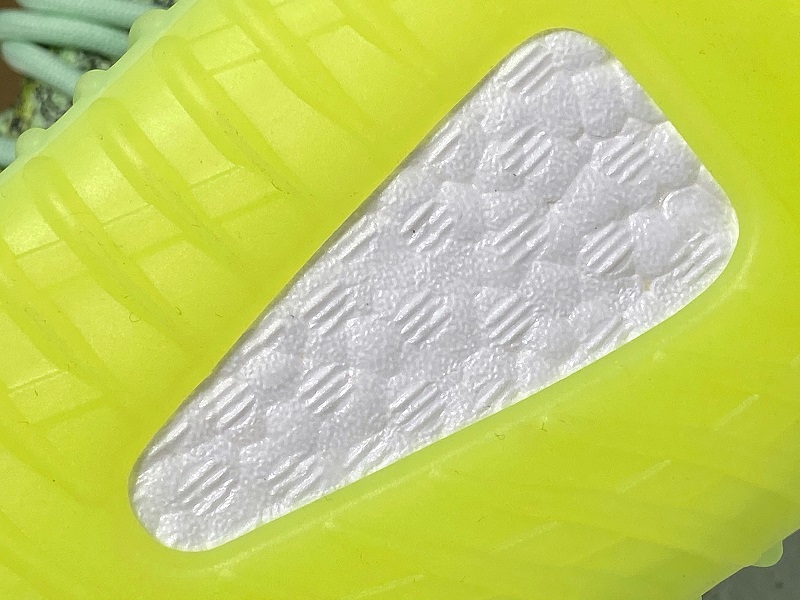 ad*s Y**zy boost 350 v2 yeezreel (reflective)