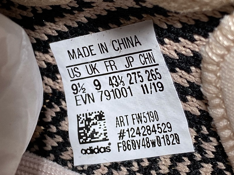 ad*s Y**zy boost 350 v2 yecheil (non-reflective)