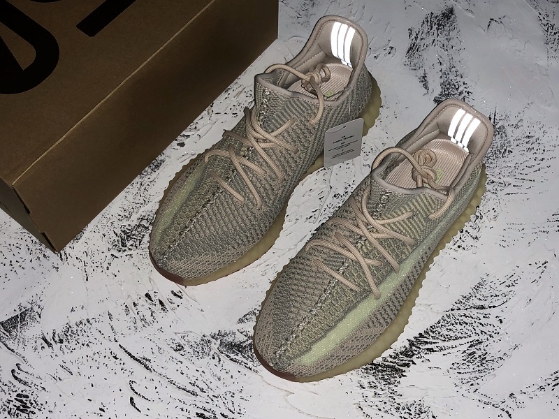 ad*s Y**zy boost 350 v2 citrin (non-reflective)