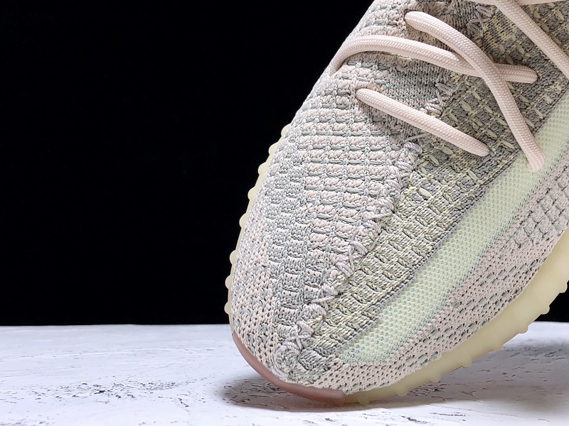 ad*s Y**zy boost 350 v2 citrin (non-reflective)