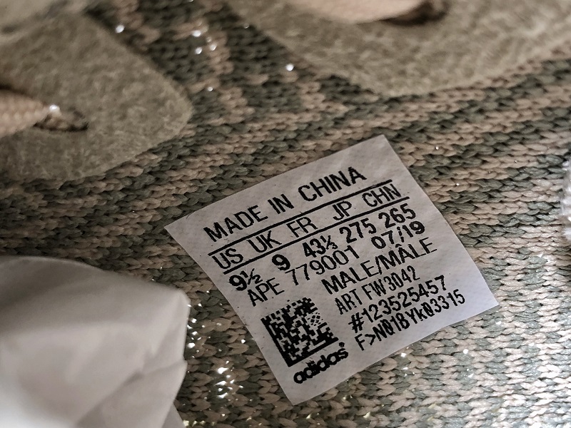 ad*s Y**zy boost 350 v2 citrin (non-reflective)