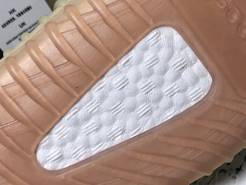 ad*s Y**zy boost 350 v2 citrin (non-reflective)