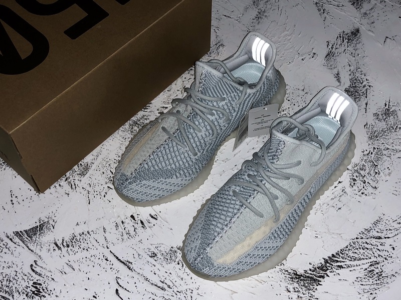 ad*s Y**zy boost 350 v2 cloud white (non-reflective)