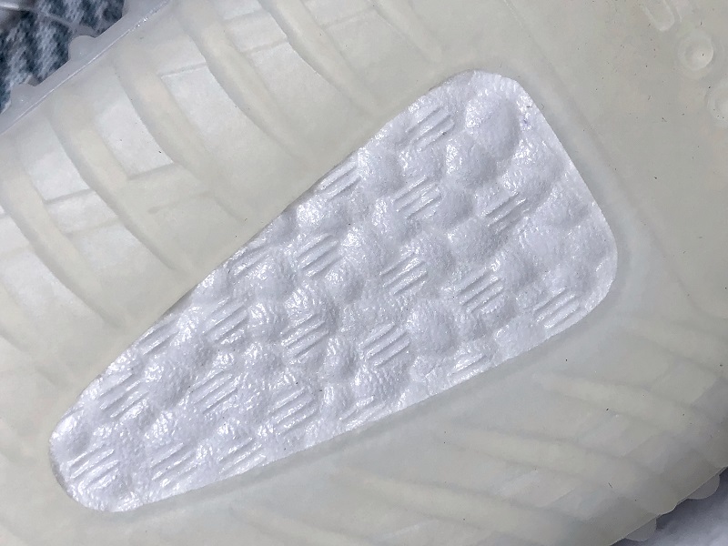 ad*s Y**zy boost 350 v2 cloud white (non-reflective)