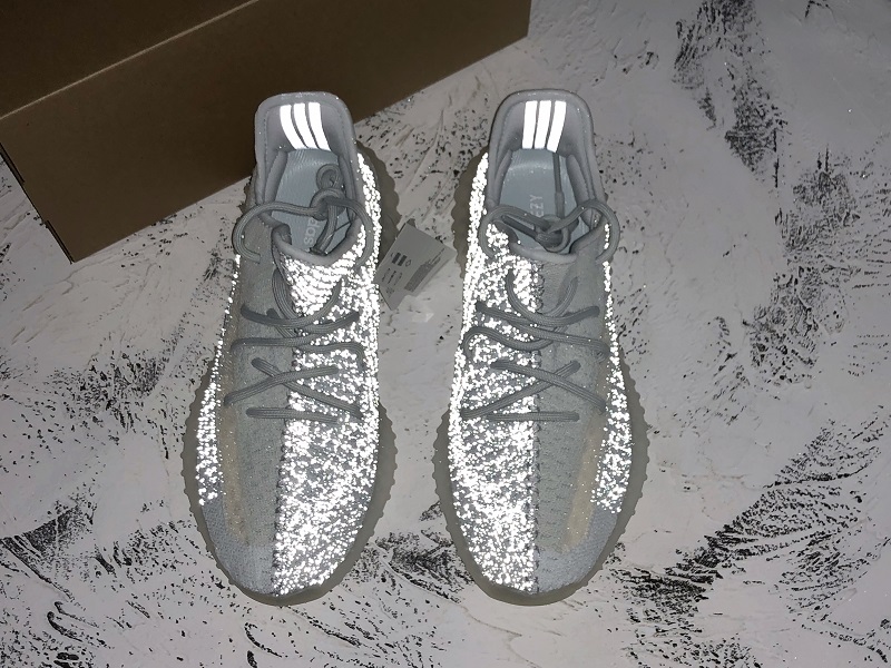 ad*s Y**zy boost 350 v2 cloud white (reflective)