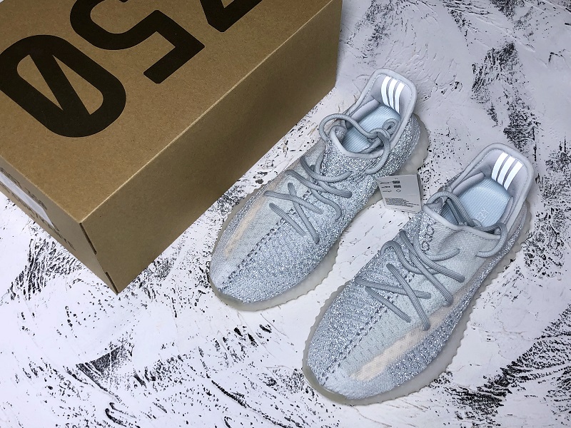 ad*s Y**zy boost 350 v2 cloud white (reflective)