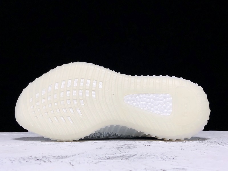 ad*s Y**zy boost 350 v2 cloud white (reflective)