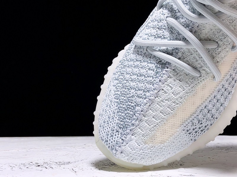 ad*s Y**zy boost 350 v2 cloud white (reflective)