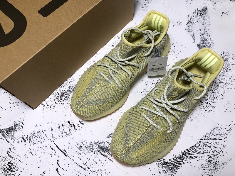 ad*s Y**zy boost 350 v2 antlia (non-reflective)