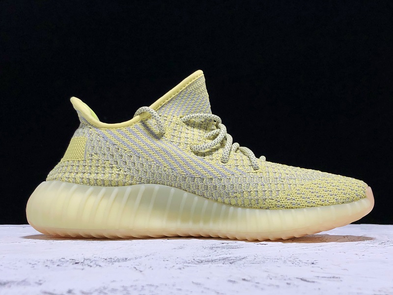 ad*s Y**zy boost 350 v2 antlia (non-reflective)