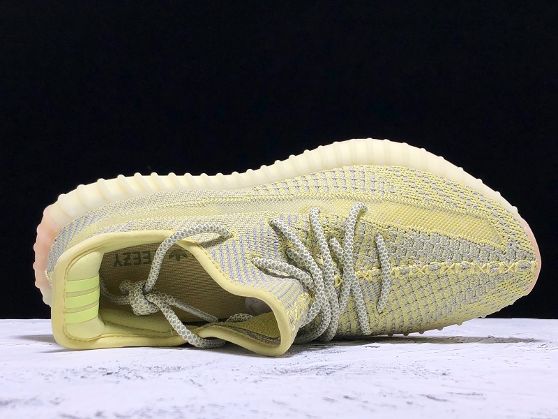 ad*s Y**zy boost 350 v2 antlia (non-reflective)