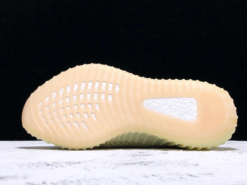 ad*s Y**zy boost 350 v2 antlia (non-reflective)