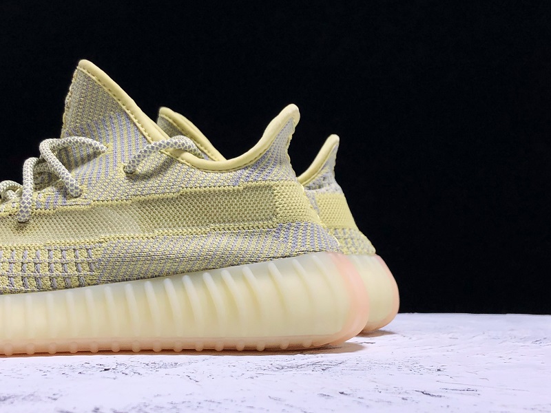 ad*s Y**zy boost 350 v2 antlia (non-reflective)