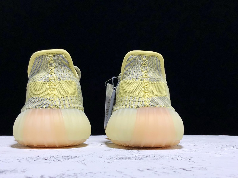 ad*s Y**zy boost 350 v2 antlia (non-reflective)
